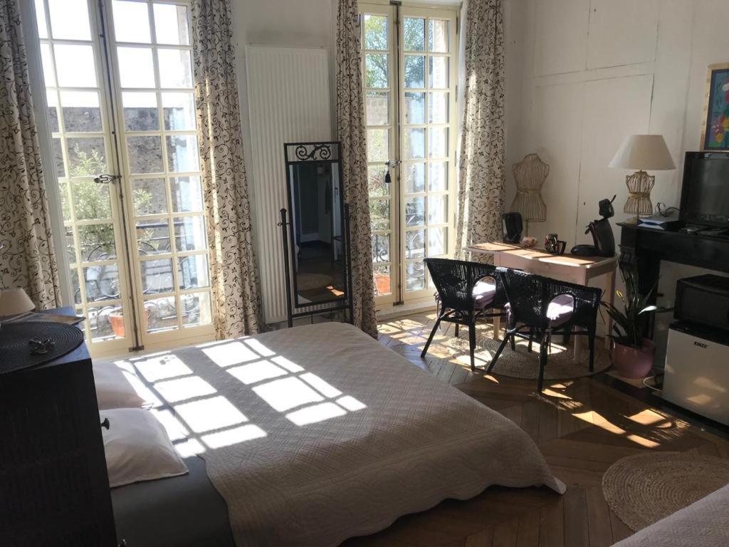 Chambre D'Hote Du Chateau Dourdan Exterior foto
