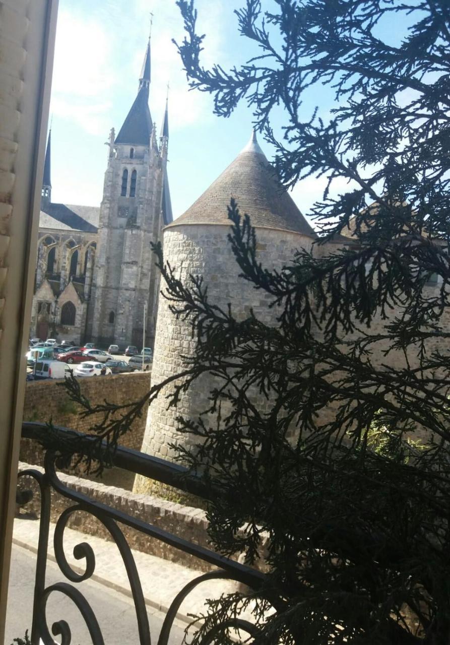 Chambre D'Hote Du Chateau Dourdan Exterior foto
